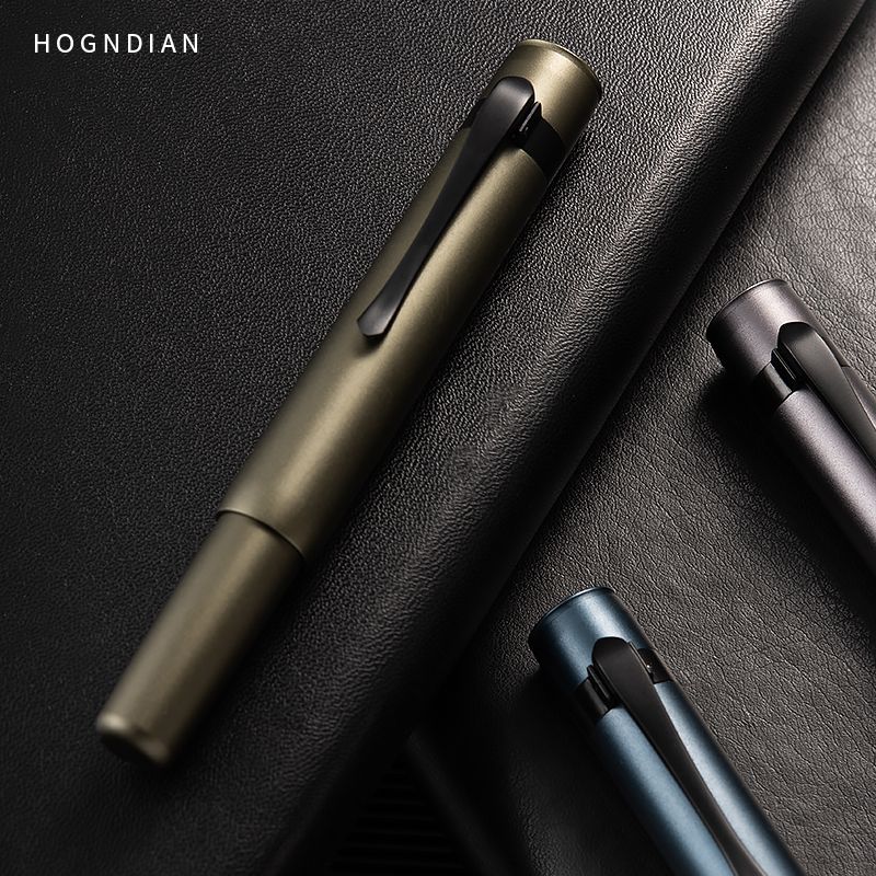 Hongdian M2 compact fountain pen held in hand