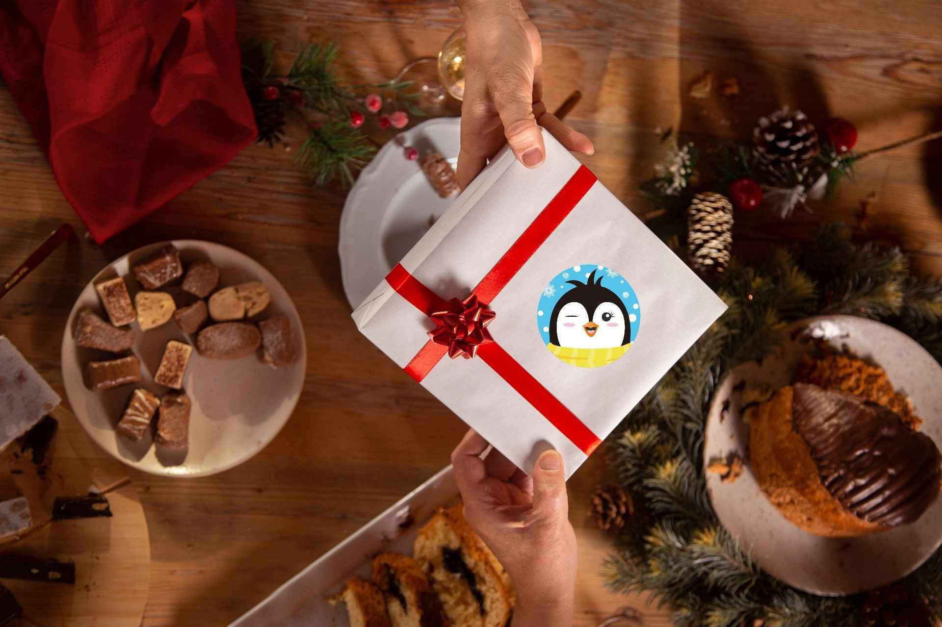500pcs Penguin Winter Self-Adhesive Stickers Roll 1.5 Inch - TTpen