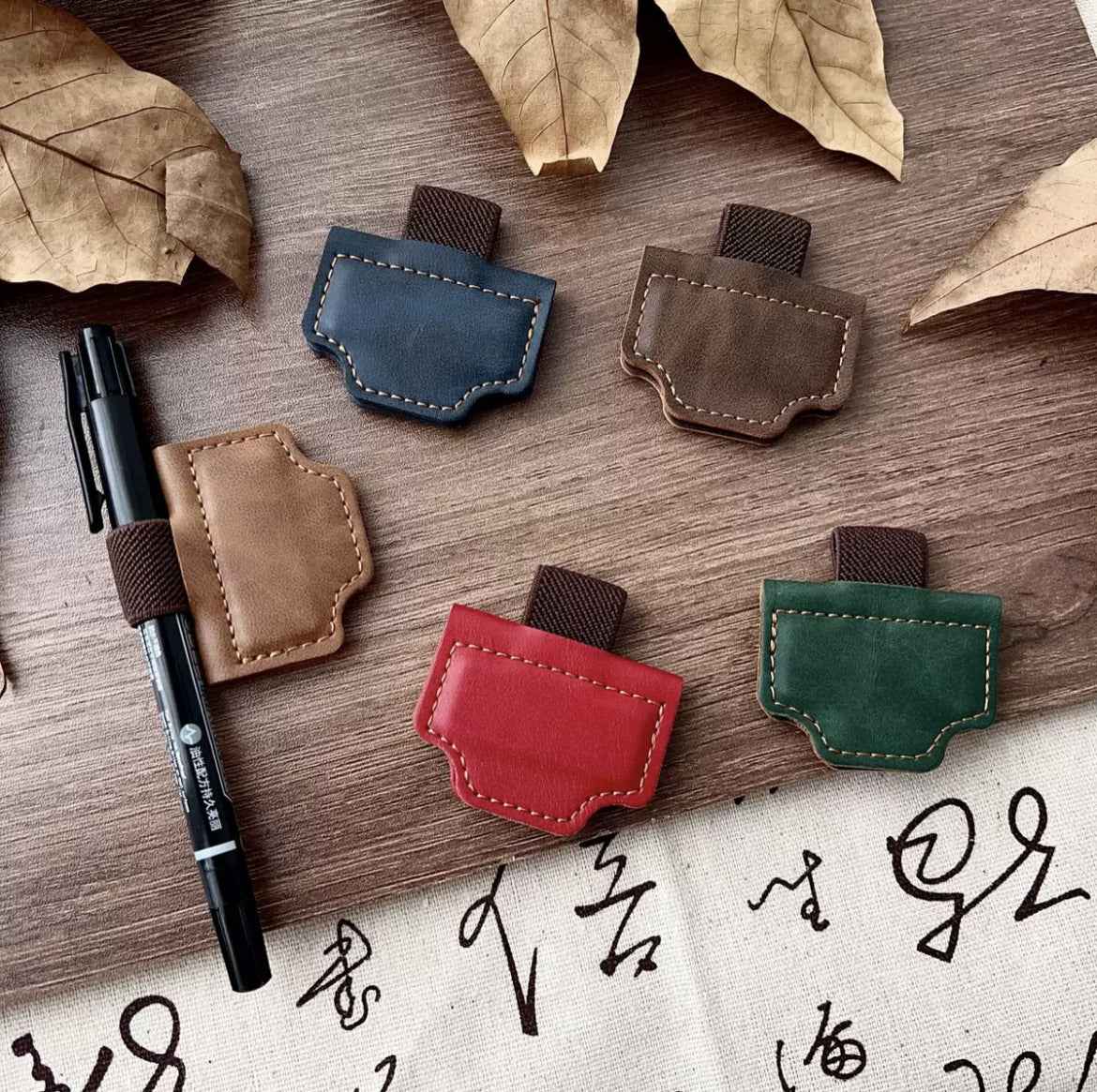 2PCS Magnetic Leather Bookmarks with Pen Holder