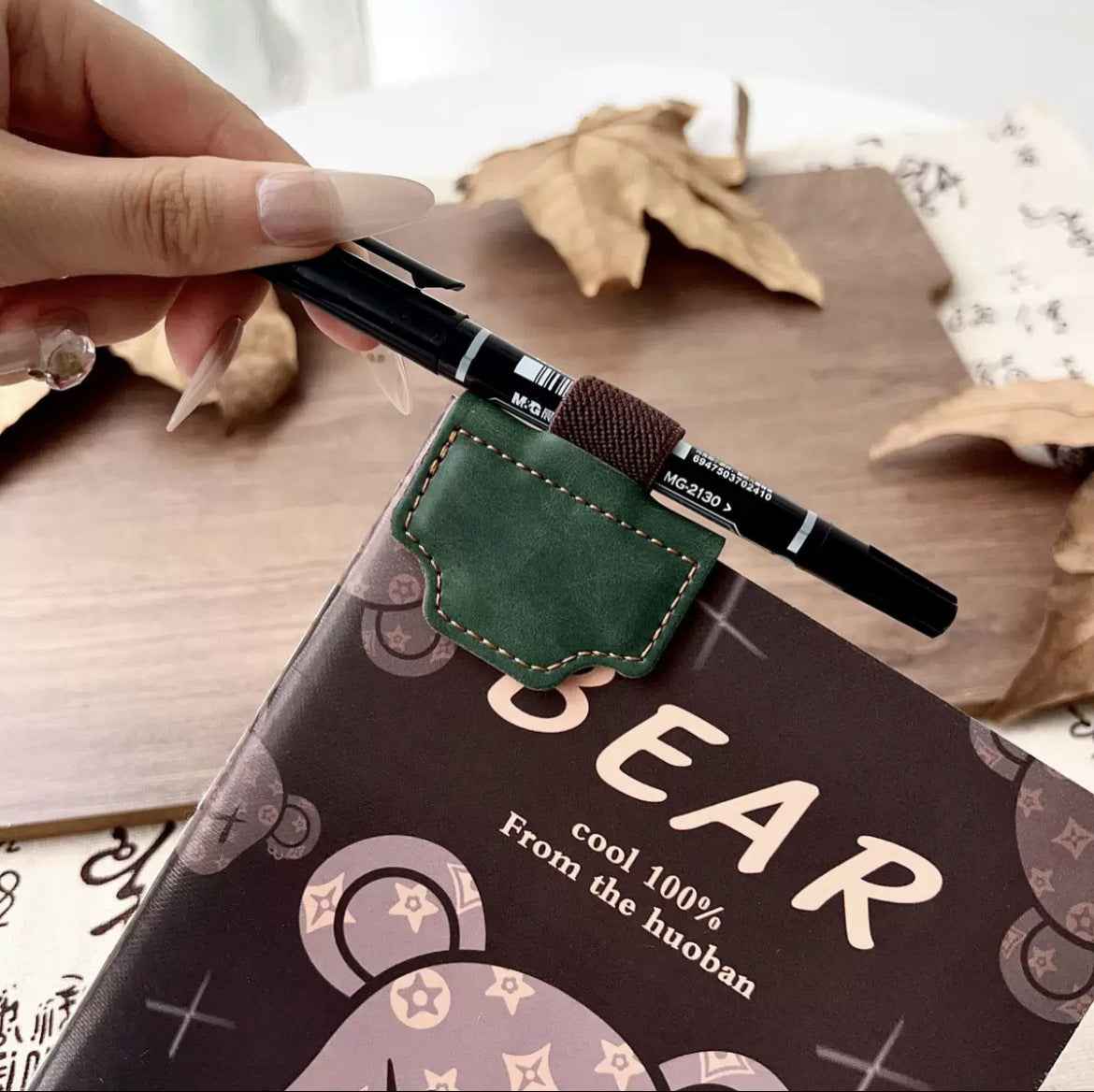 2PCS Magnetic Leather Bookmarks with Pen Holder