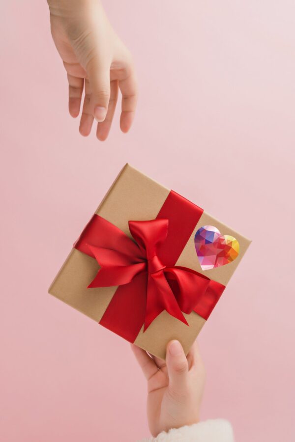 192pcs Valentine's Day Stickers 1.5 inch Heart Shape Labels